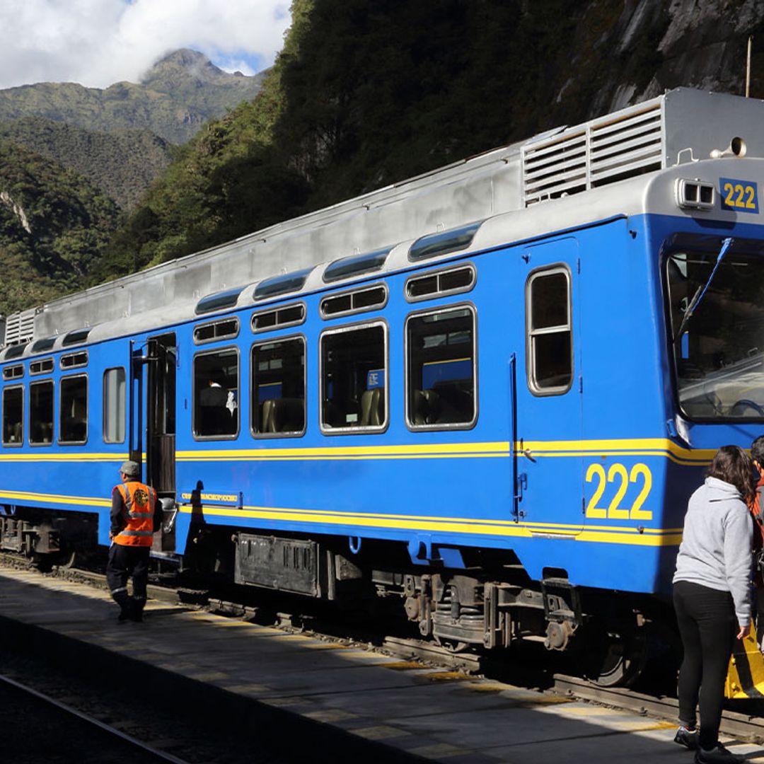 Hacia el misterio de Machu Picchu en un tren de lujo