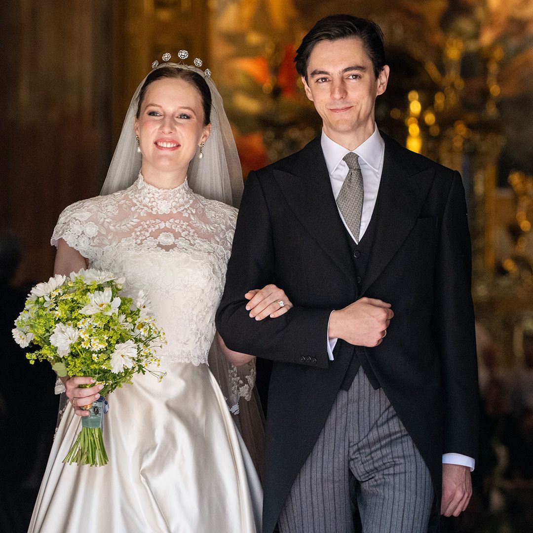 La sobrina del duque de Calabria se casa luciendo la emblemática tiara de botones de los Borbón-Dos Sicilias y un vestido imperial de encaje