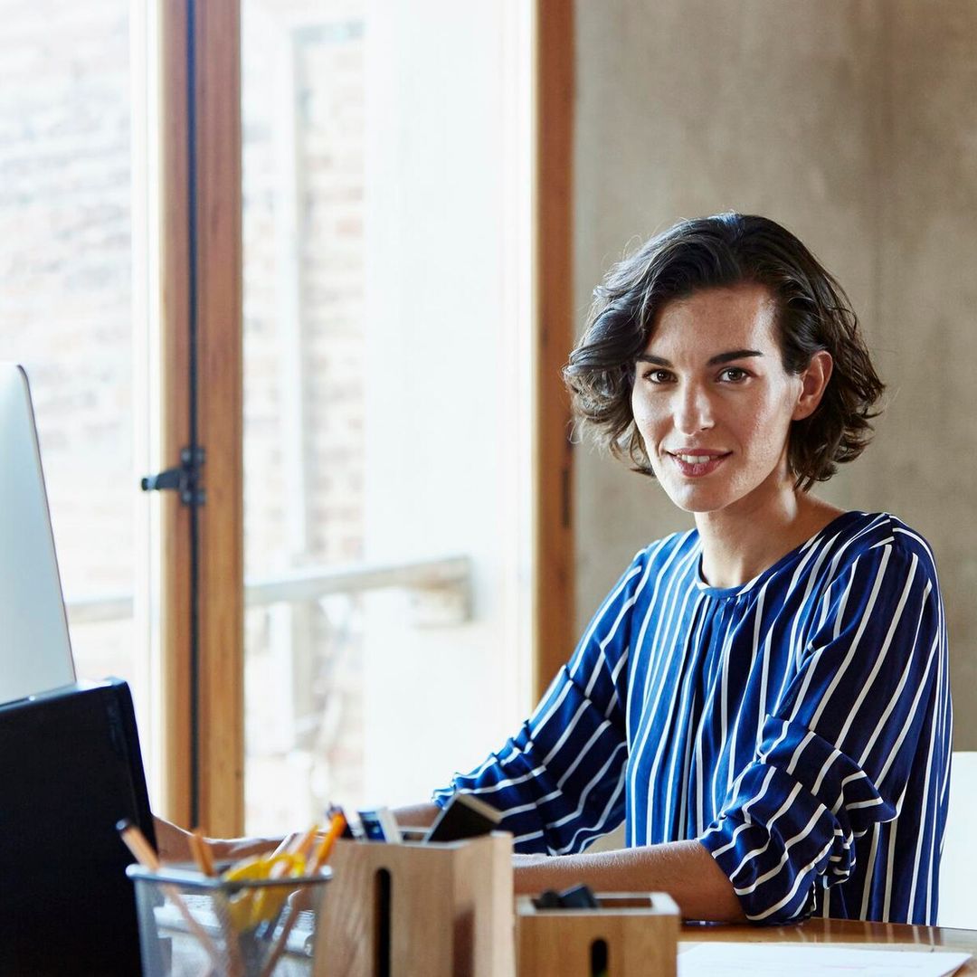 Quema grasa sentado: te decimos qué ejercicio hacer mientras trabajas