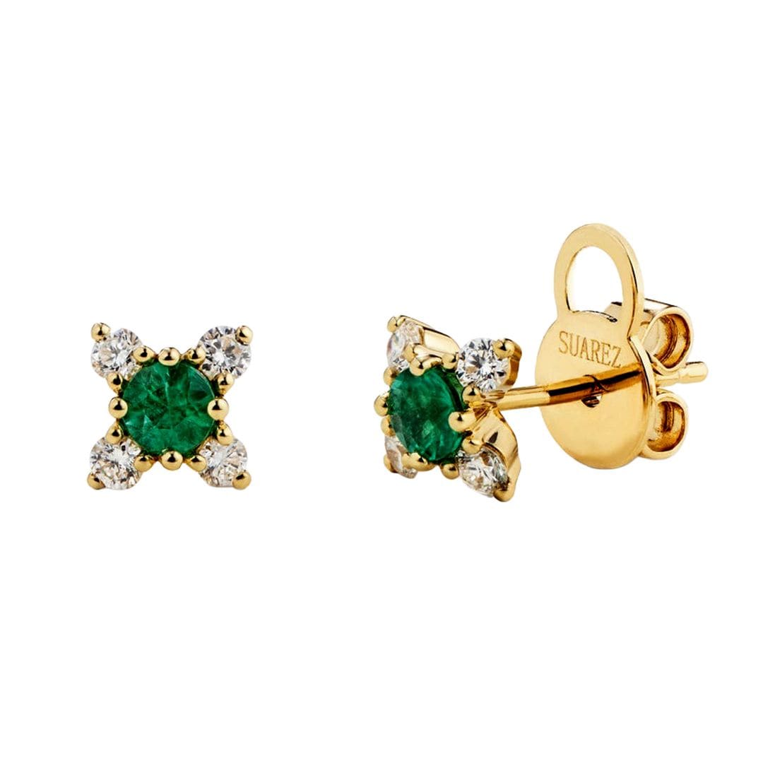 Pendientes individuales de flor de oro con esmeralda y diamantes (1.150 €, cada uno), de Suarez