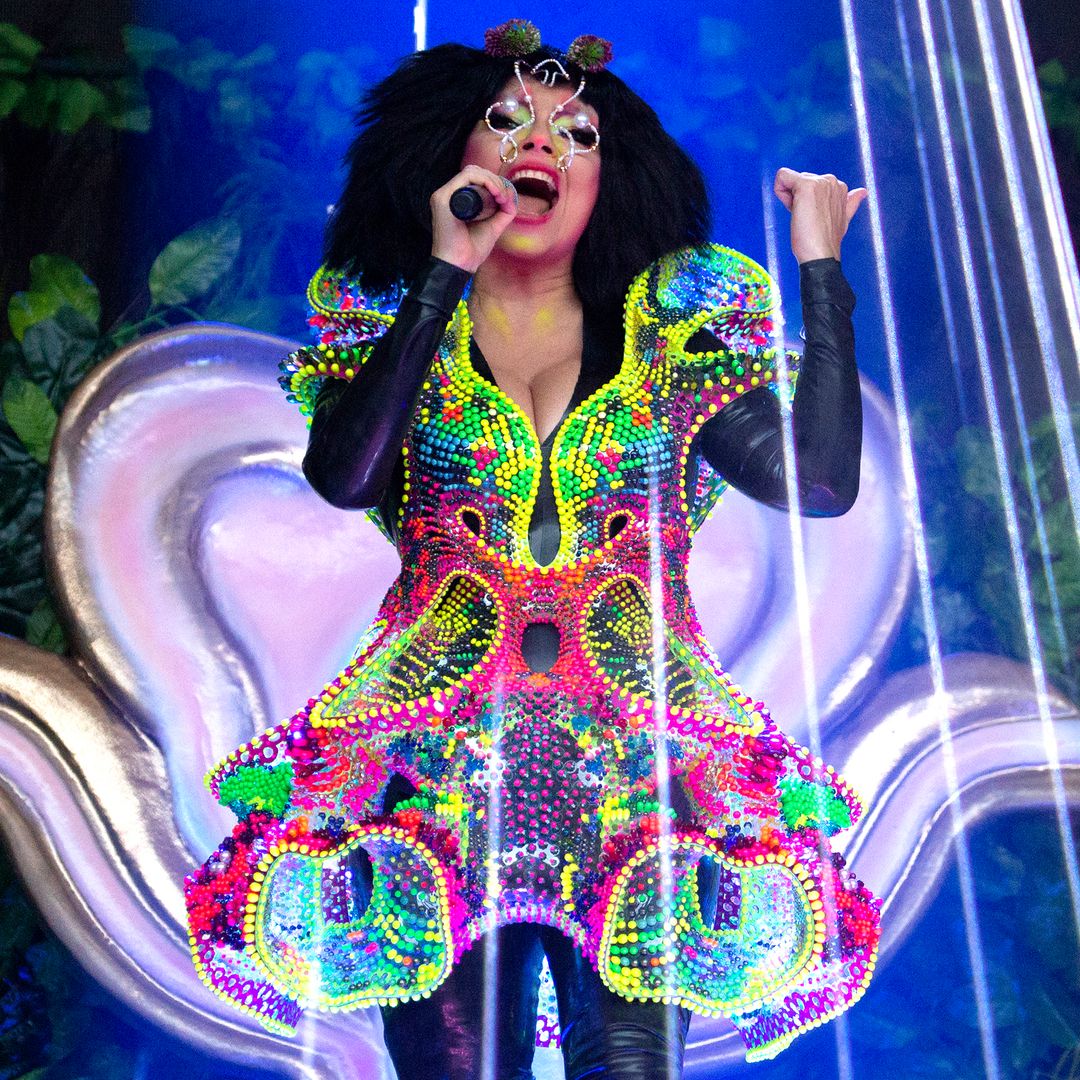 Rosalía 'rescata' a Björk de su refugio islandés: así es la curiosa vida de la cantante fuera de foco