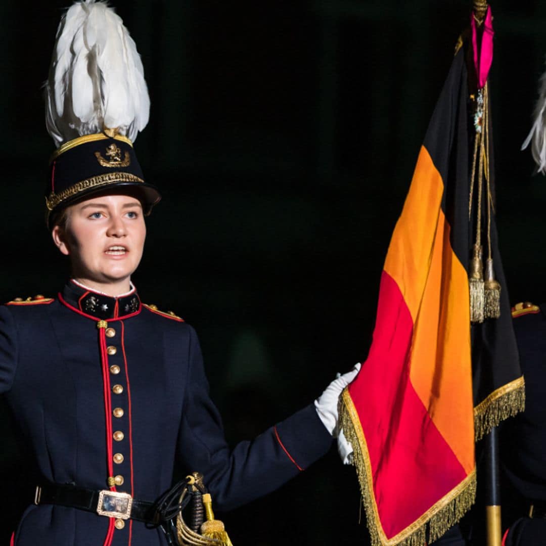 Elisabeth de Bélgica jura la Constitución un mes antes que la princesa Leonor en una solemne ceremonia militar