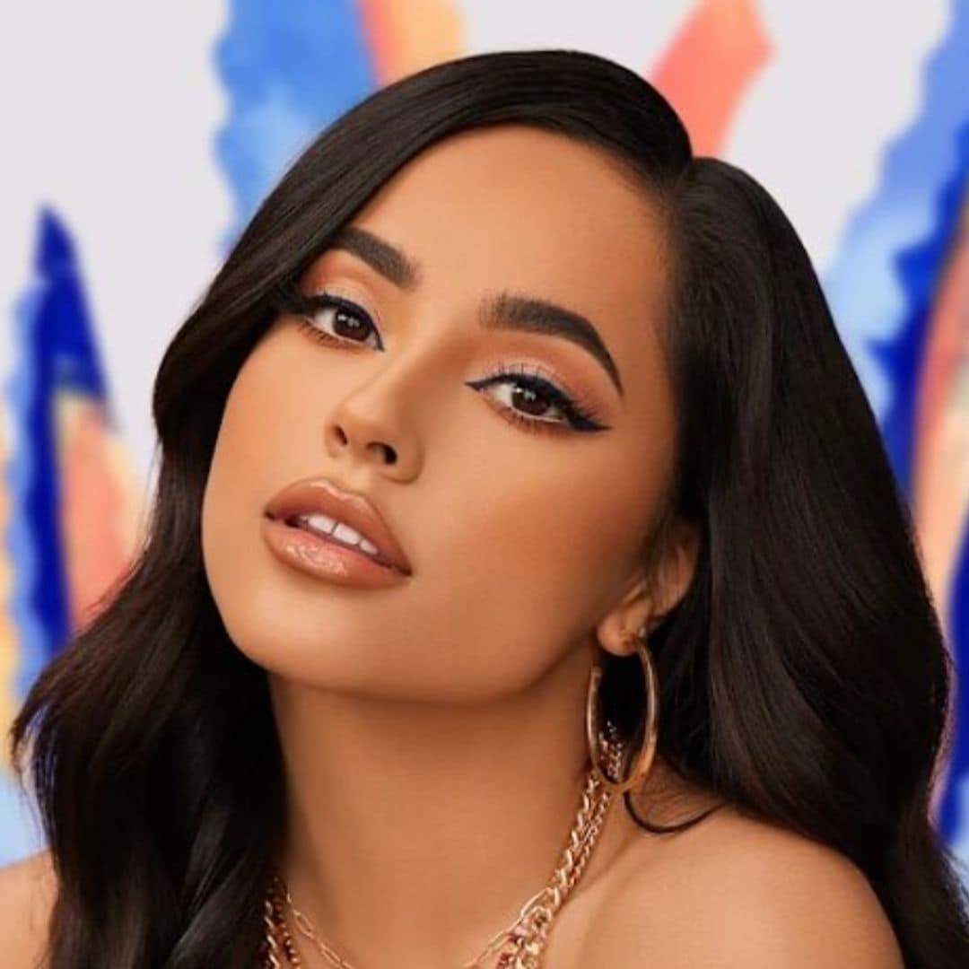 Becky G enfrenta acusaciones de plagio y defiende su marca de cosméticos