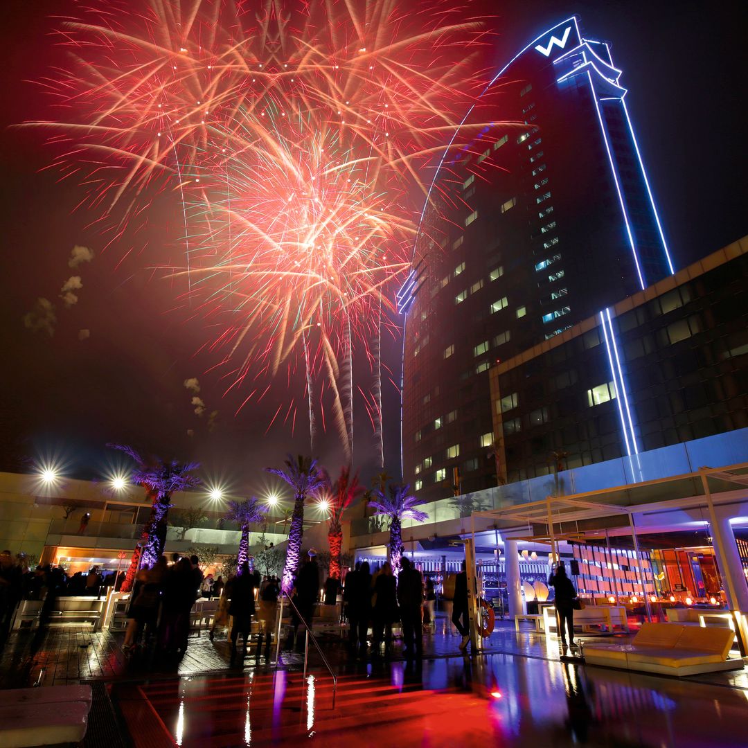 Fuegos artificiales de fin de año desde el hotel W Barcelona