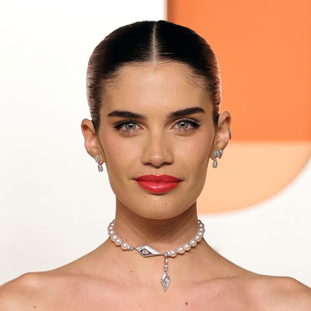 Los productos de belleza que usan los maquilladores para un look navideño perfecto y fácil