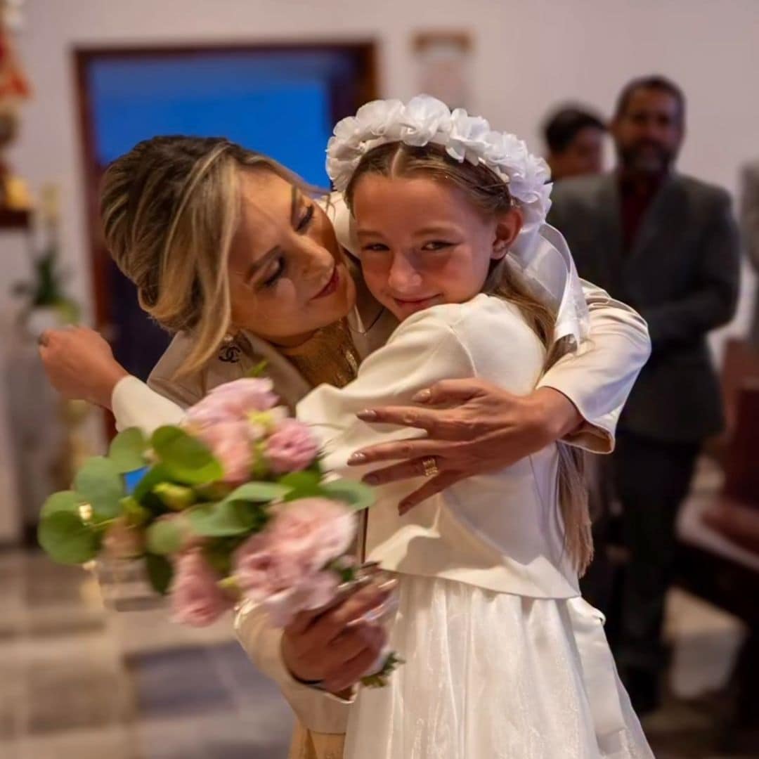Mariana Ochoa comparte los detalles más especiales de la Primera Comunión de su hija