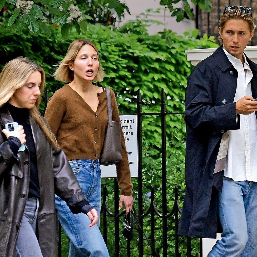 En ¡HOLA!, Constantino de Grecia se refugia en su hermana Olympia mientras su ex, Poppy Delevingne, abraza su nueva ilusión