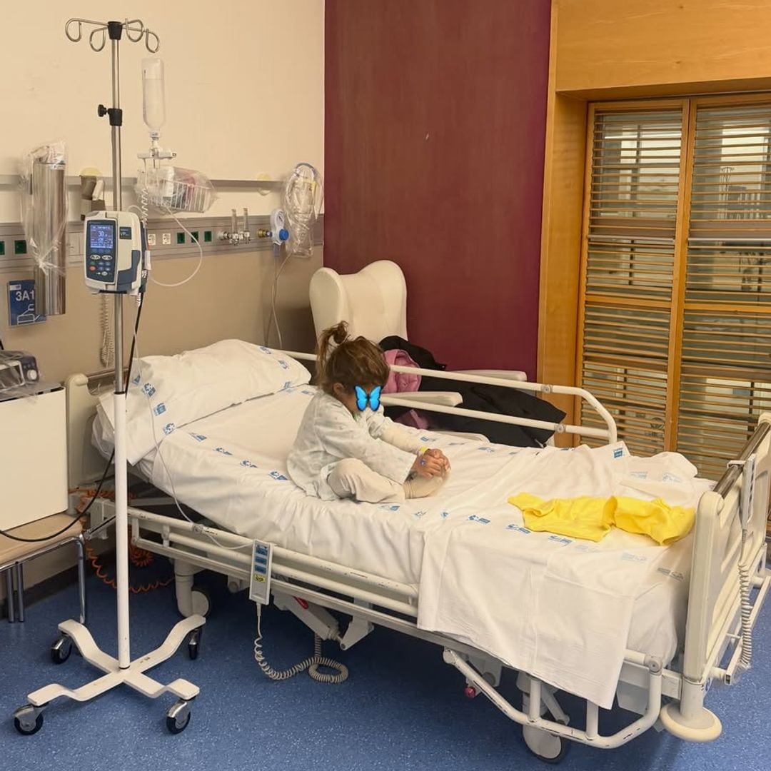 Lidia Torrent con su hija Elsa en el hospital