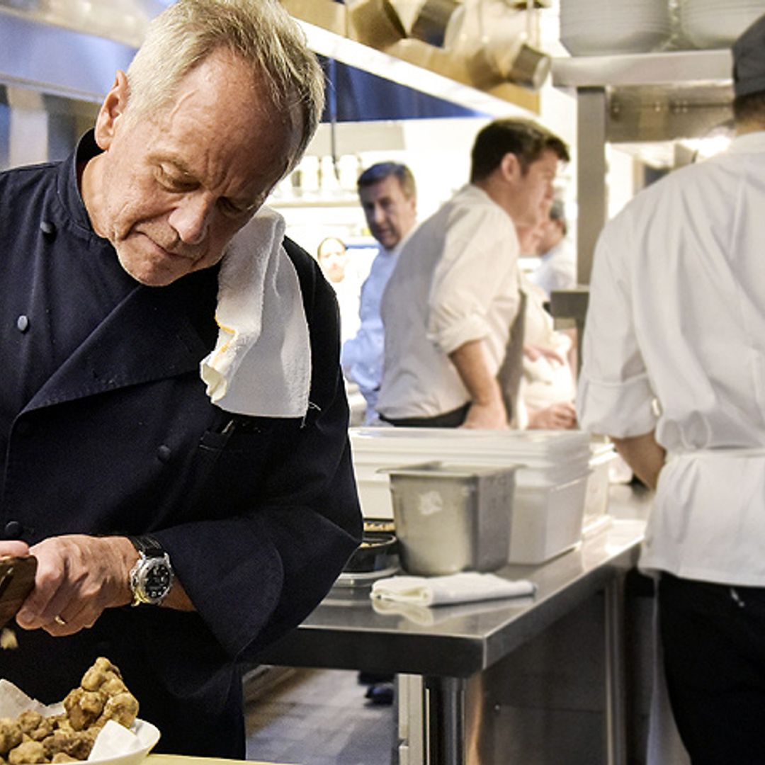 HOLA TV habla con Wolfgang Puck, el chef de los Oscar que sirve comida casera a los 1.500 invitados