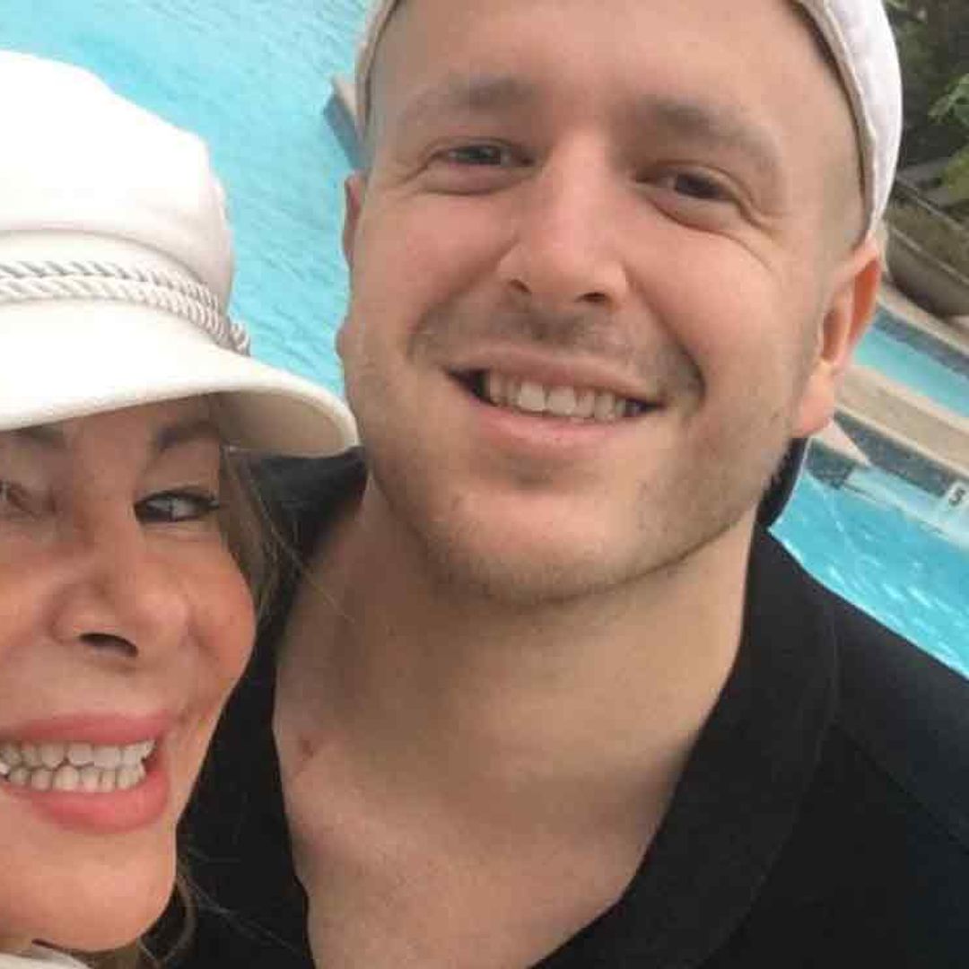 Álex recordaba en ¡HOLA! su vida en Nueva York, donde realizaba el tratamiento