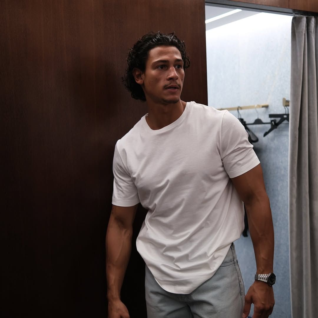 Emilio Sakraya, novio de Rosalía, favorito para protagonizar 'Alas de sangre', la nueva serie de Prime Video