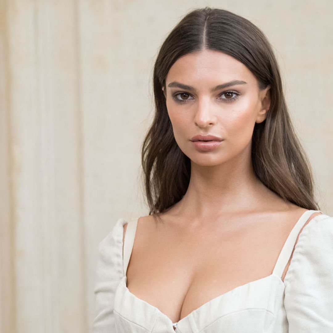 Solo Emily Ratajkowski podía convertir un traje masculino en el look más favorecedor