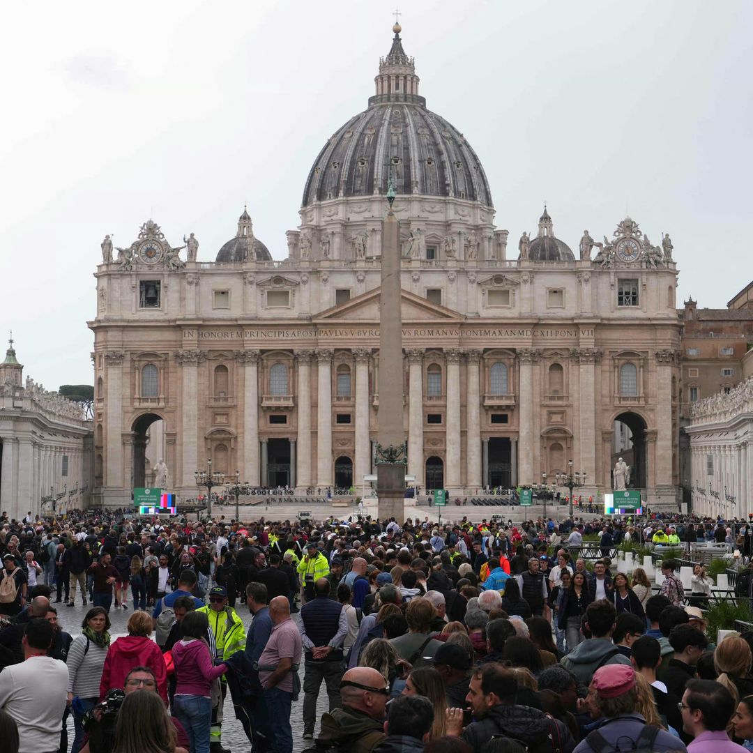 Último adiós al Papa Francisco: miles de feligreses hacen largas filas para despedirlo 