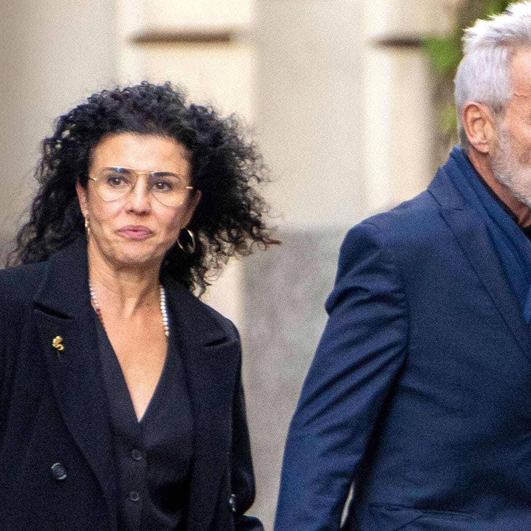 Imanol Arias, fotografiado de la mano con su profesora de yoga, Nuria Gutiérrez