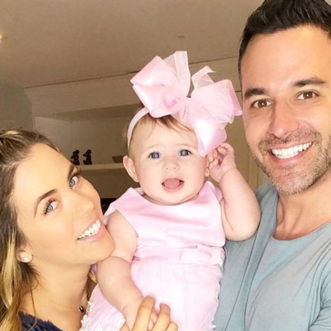Luna, la hija de Ximena Duque, ya sabe decir papá y no creerás quién la ayudó