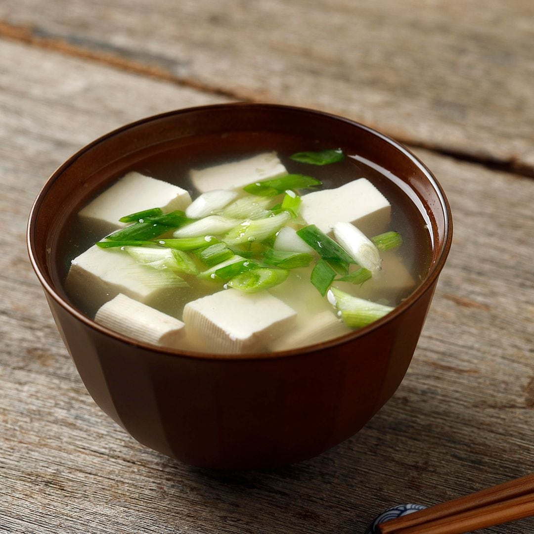 La sopa de algas es uno de los platillos favoritos en países asiáticos.