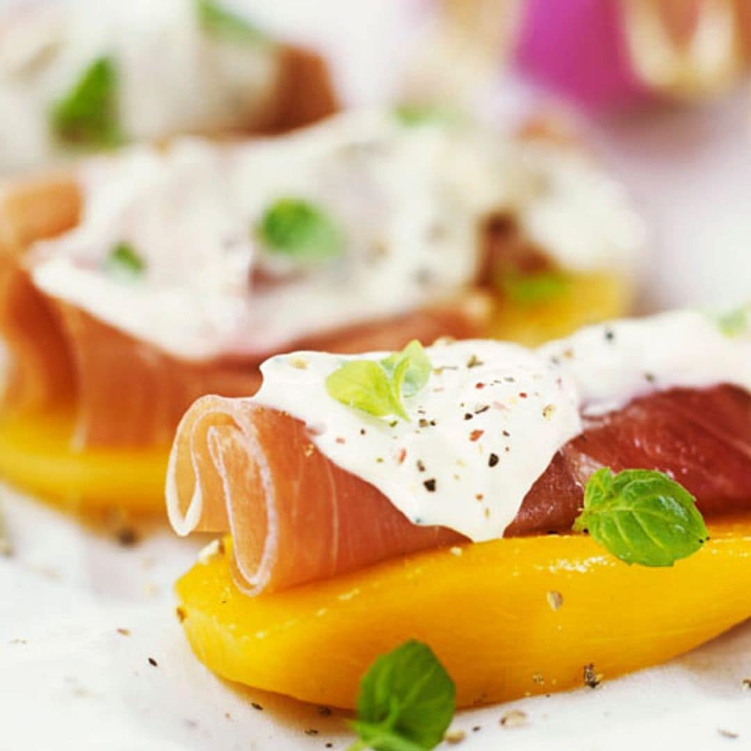 Rollitos de jamón, mozzarella y mango