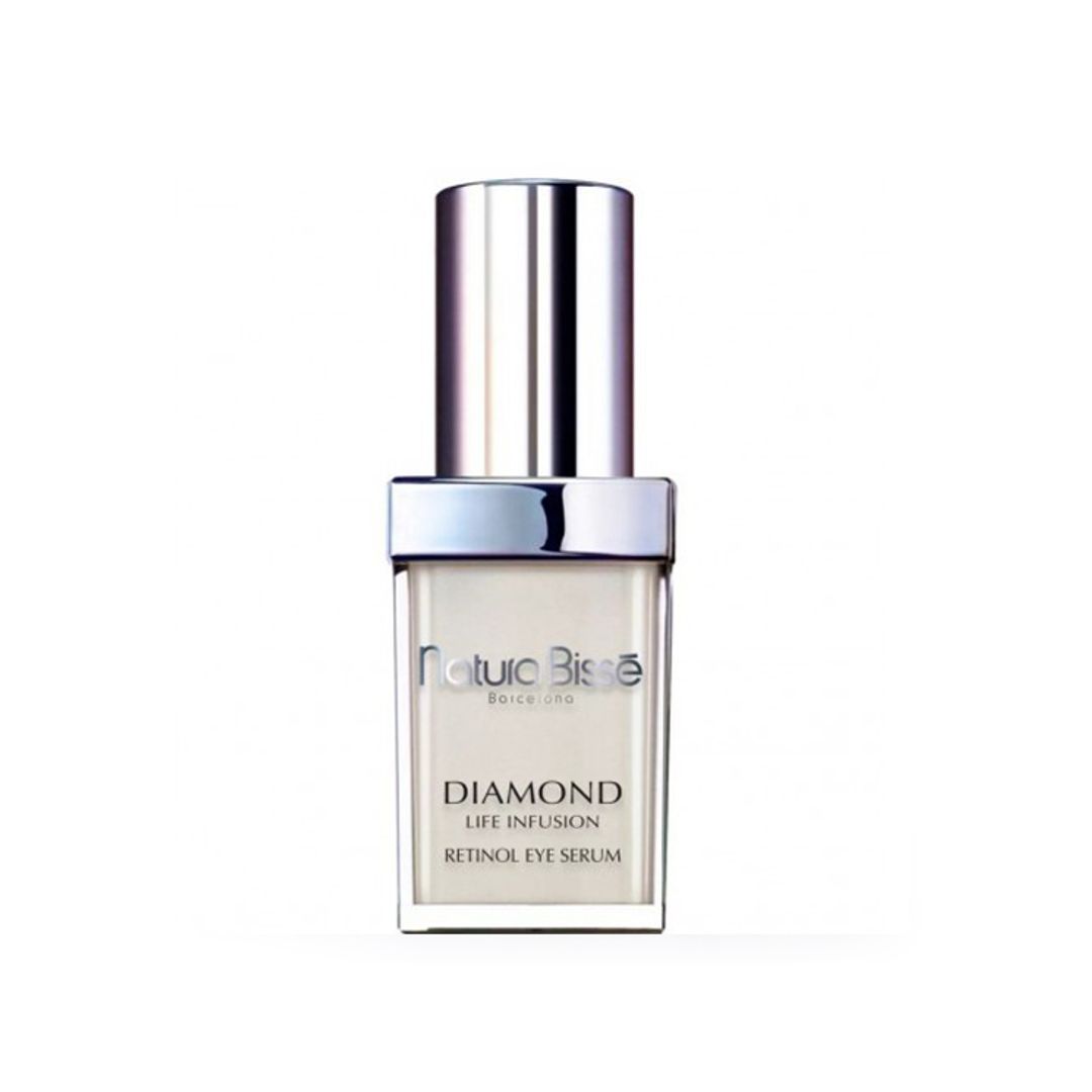 Diamond Life Infusion Retinol Eye Serum, de Natura Bissé (270 euros). Un sérum para el contorno de ojos que destaca como una de las fórmulas rejuvenecedoras más potentes de la marca. Reafirma, alisa las arrugas, suaviza, ilumina y mejora la apariencia del párpado superior en términos de flacidez. 