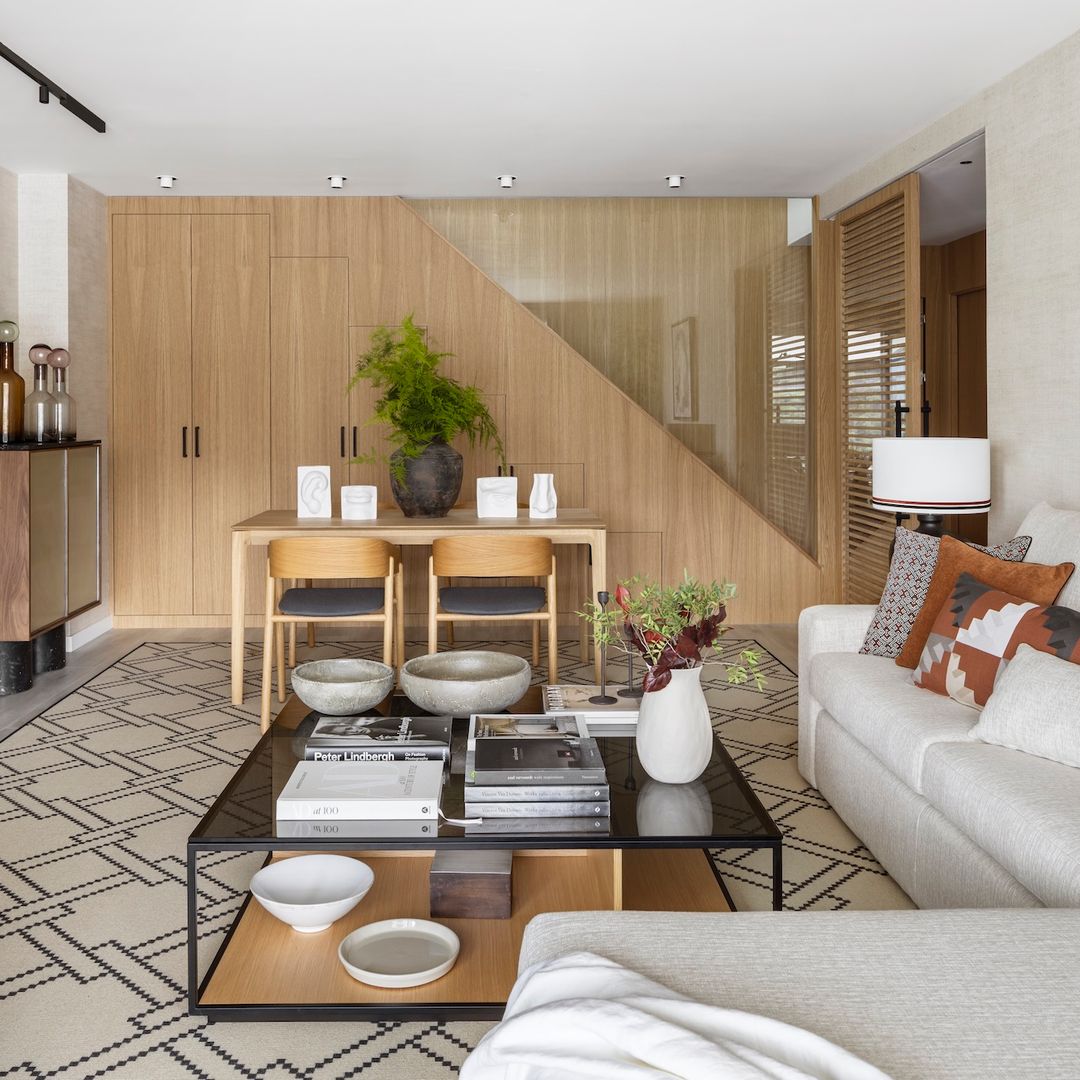 ¿Madera oscura o clara? Cómo elegir el acabado ideal según la luz y el estilo de tu casa sin equivocarte