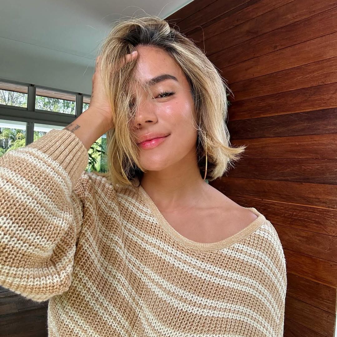 Los peluqueros nos explican por qué no deberías cortarte el pelo en casa como Karol G