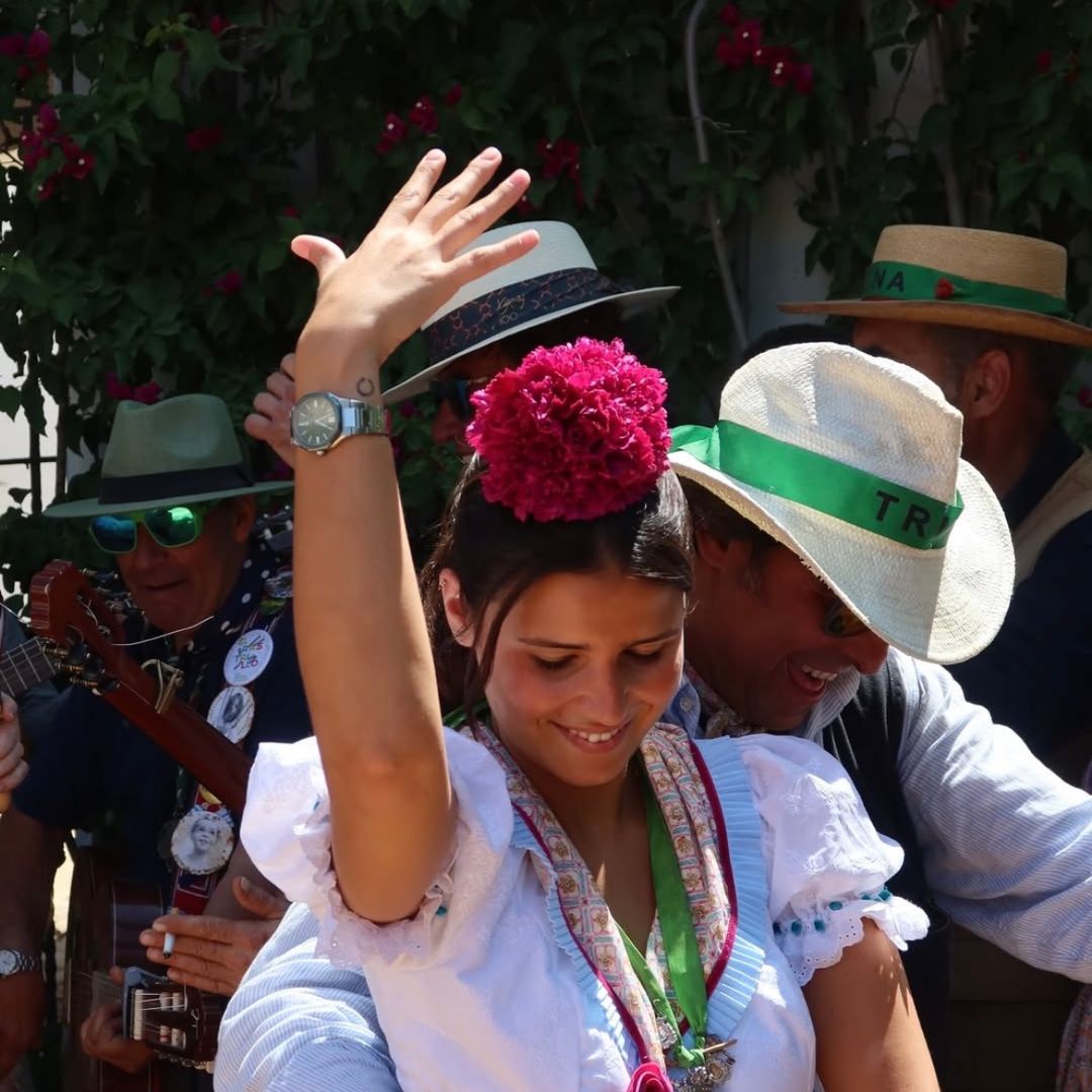 Tana Rivera revive el espíritu de su abuela Carmina bailando en El Rocío