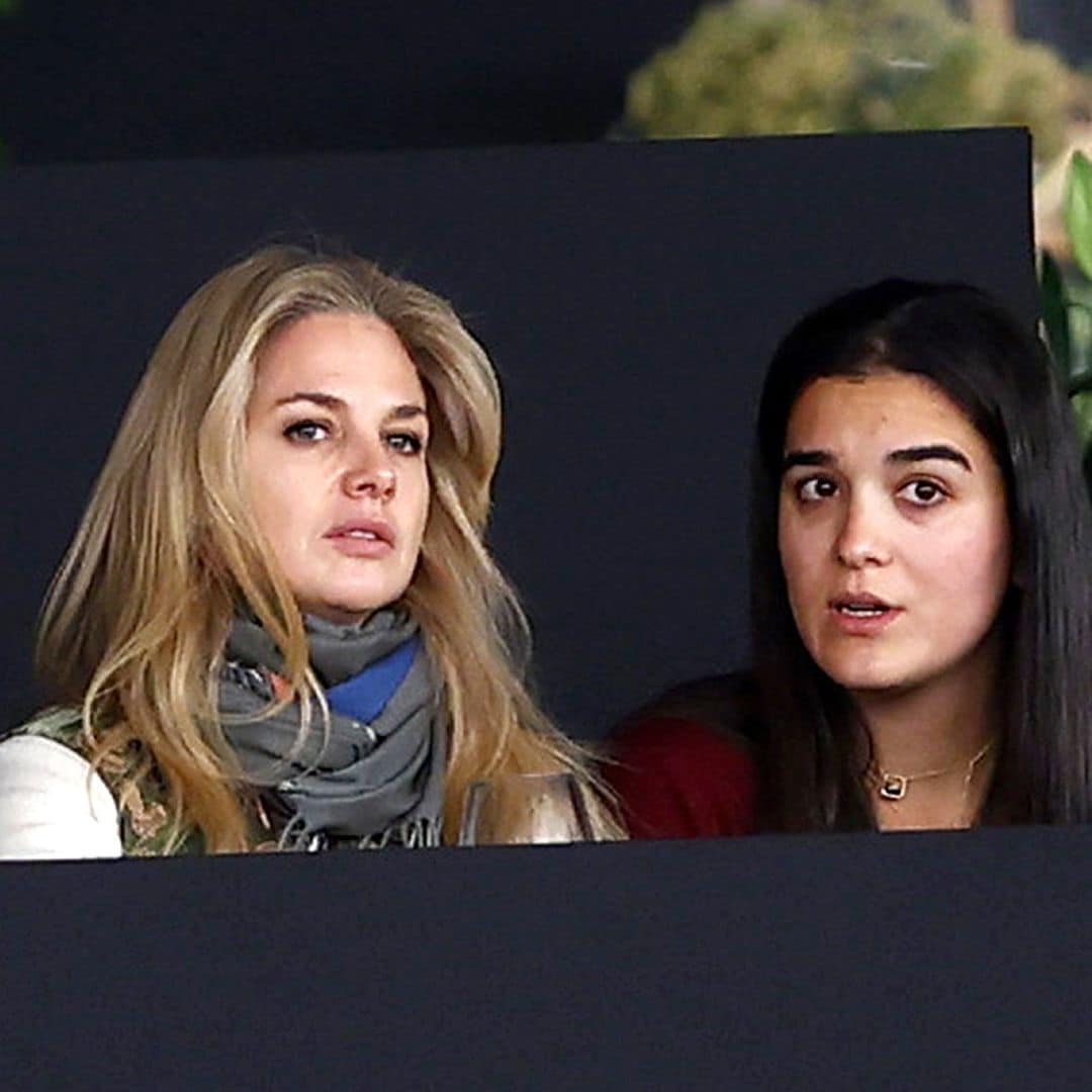 Genoveva Casanova y Bárbara Mirjan disfrutan juntas del regreso de Cayetano Martínez de Irujo a las pistas
