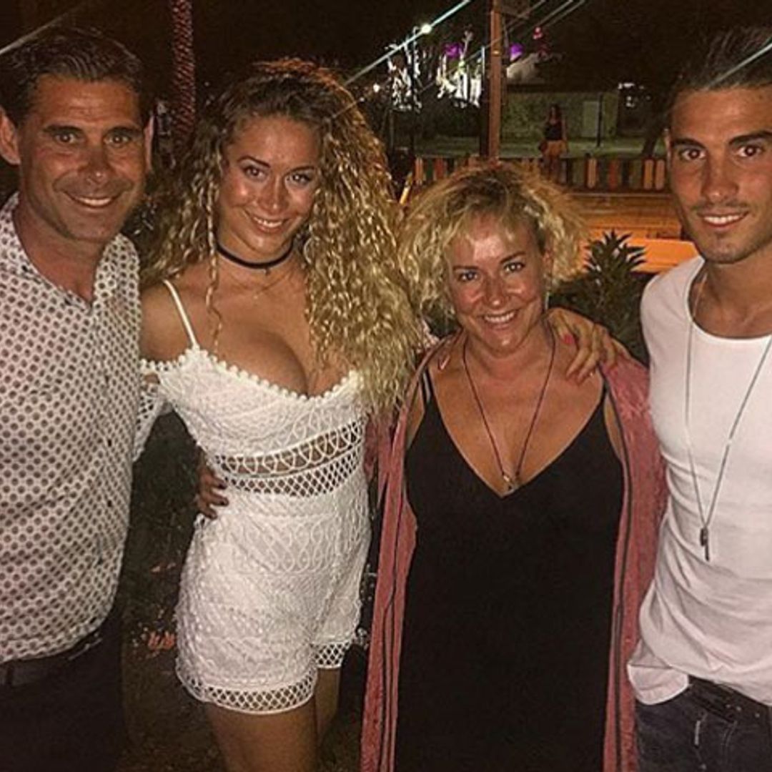 El máximo apoyo de Fernando Hierro, sus hijos 'influencer' Claudia y Álvaro Ruiz