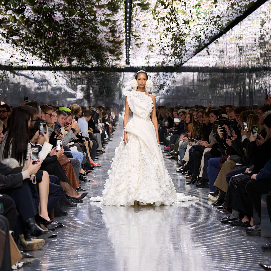 Jonathan Anderson debuta su primera colección de Alta Costura para Dior