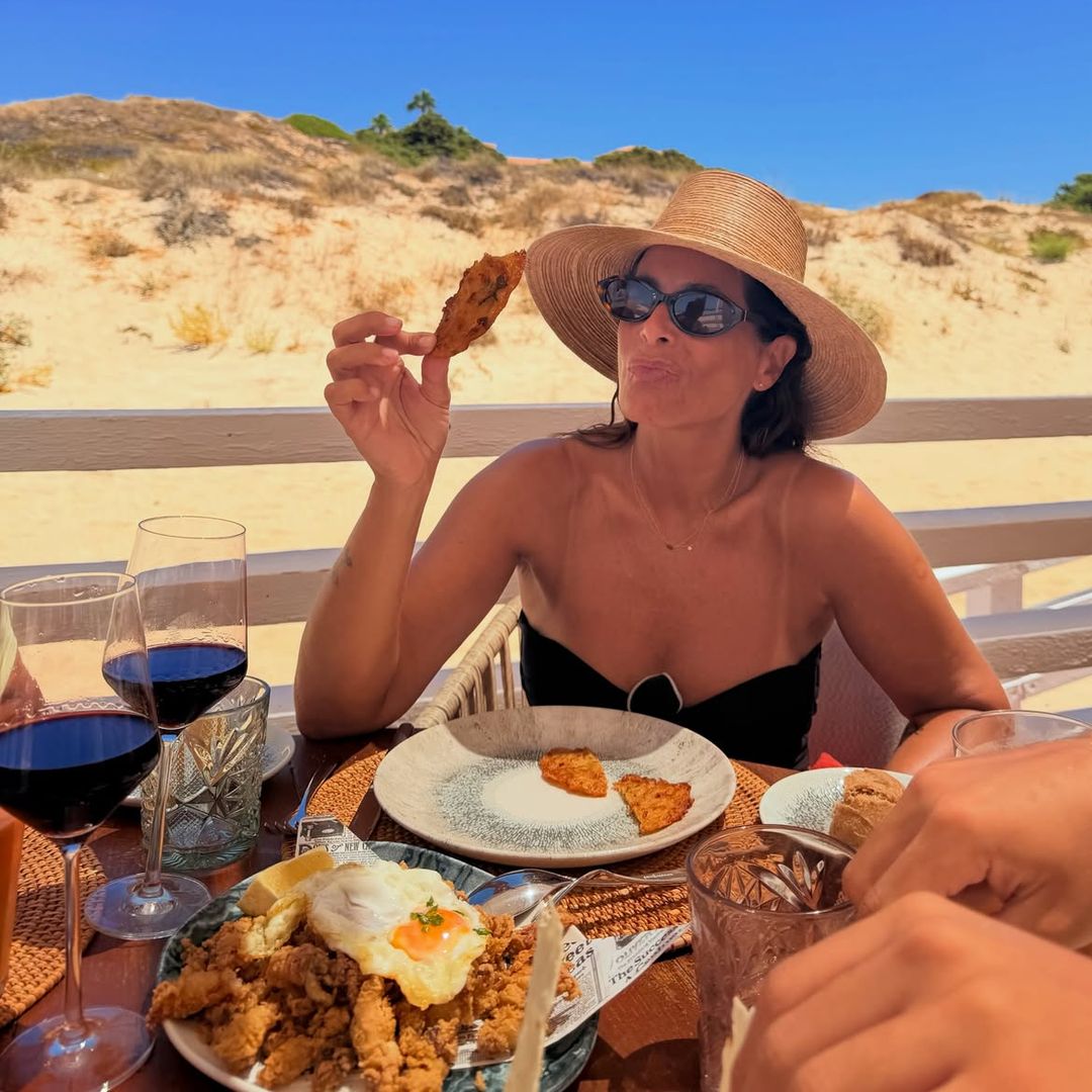 Nuria Roca pone fin a su verano familiar en su sitio favorito de Cádiz: "Si tuviera que elegir unos días, elegiría este lugar"