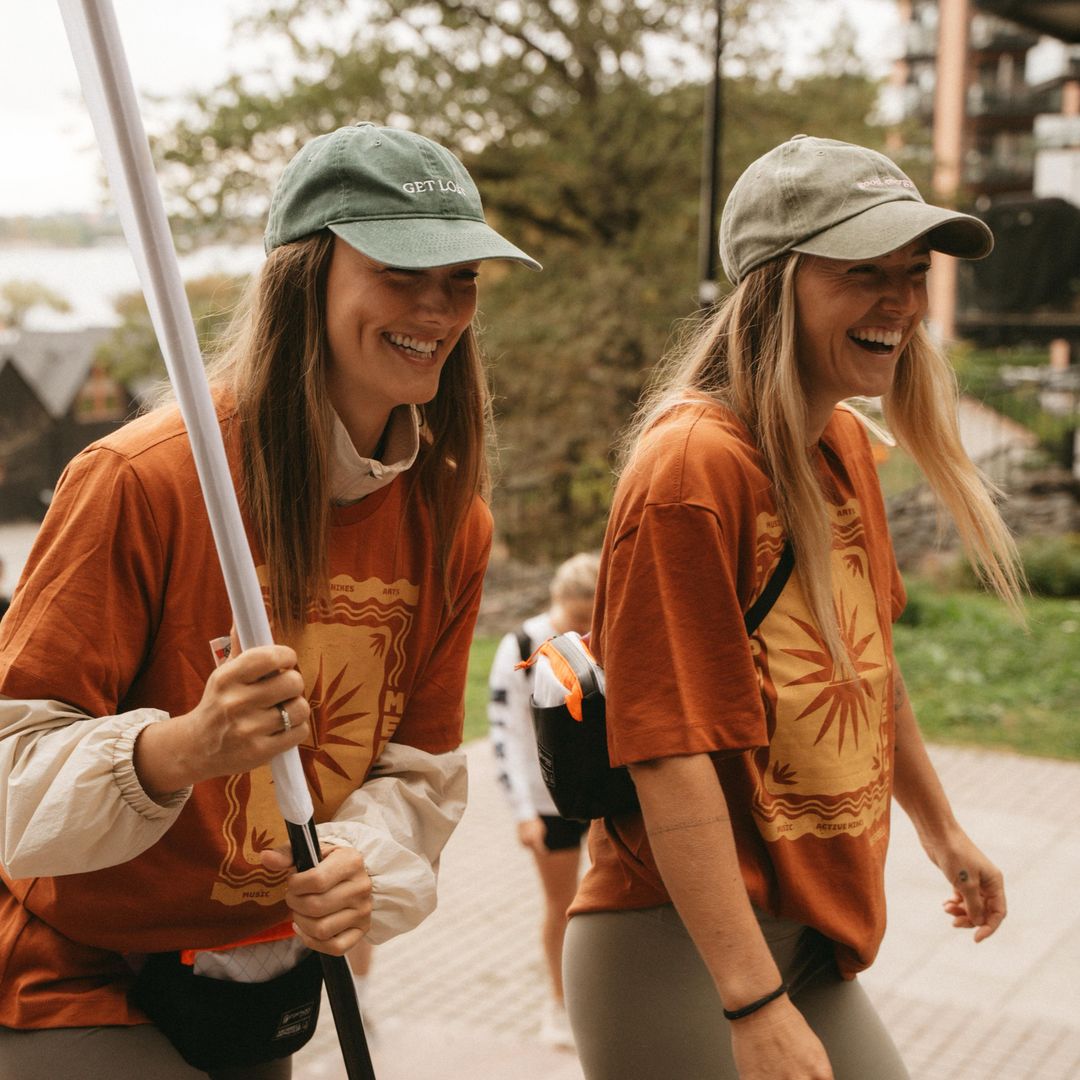 Apuntarte a un club de 'soft hiking': la mejor manera de caminar y mantener relaciones sanas