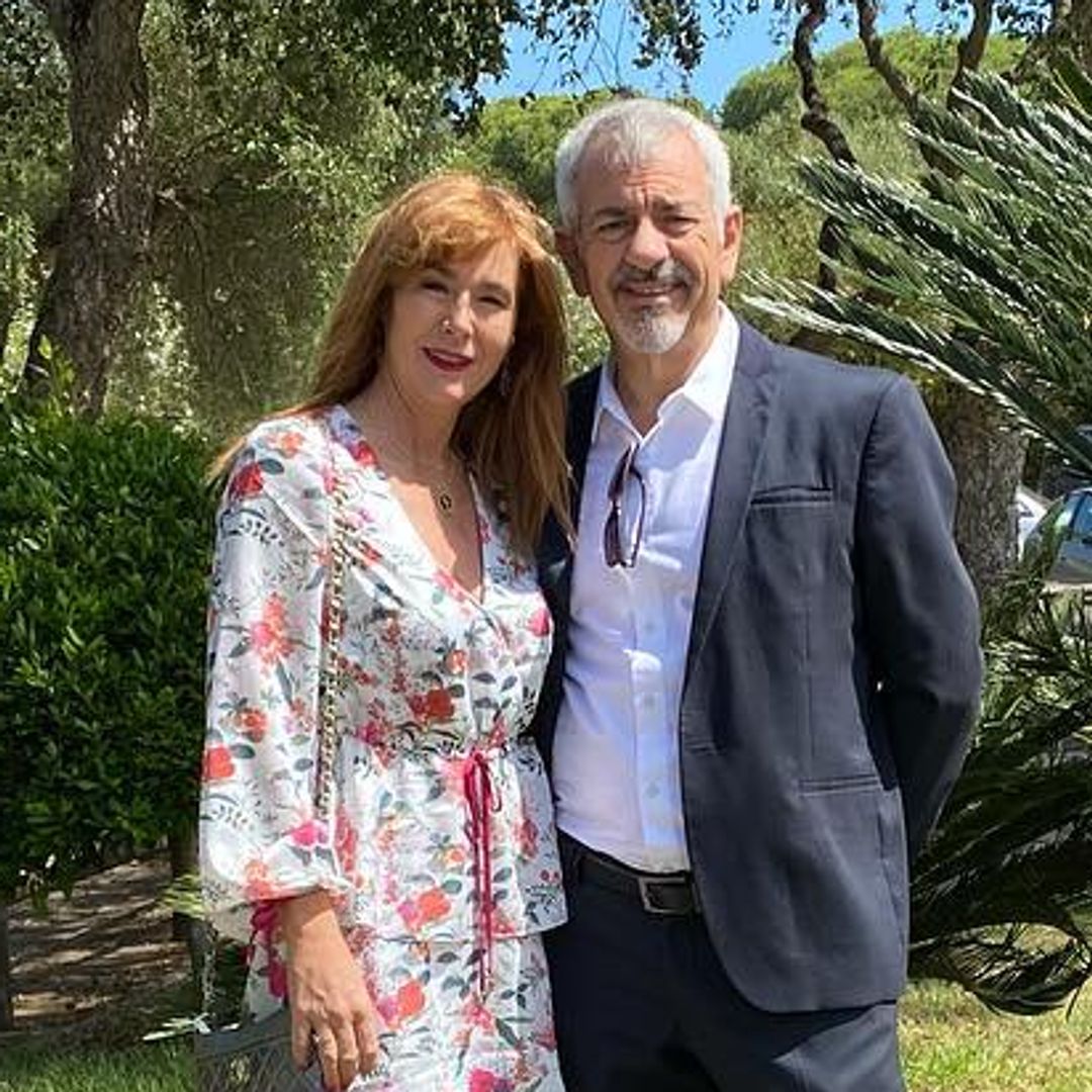 Así es la casa de Carlos Sobera y su mujer, Patricia Santamaría, a las afueras de Madrid: 400 m² de luz, lujo silencioso y recuerdos de sus viajes