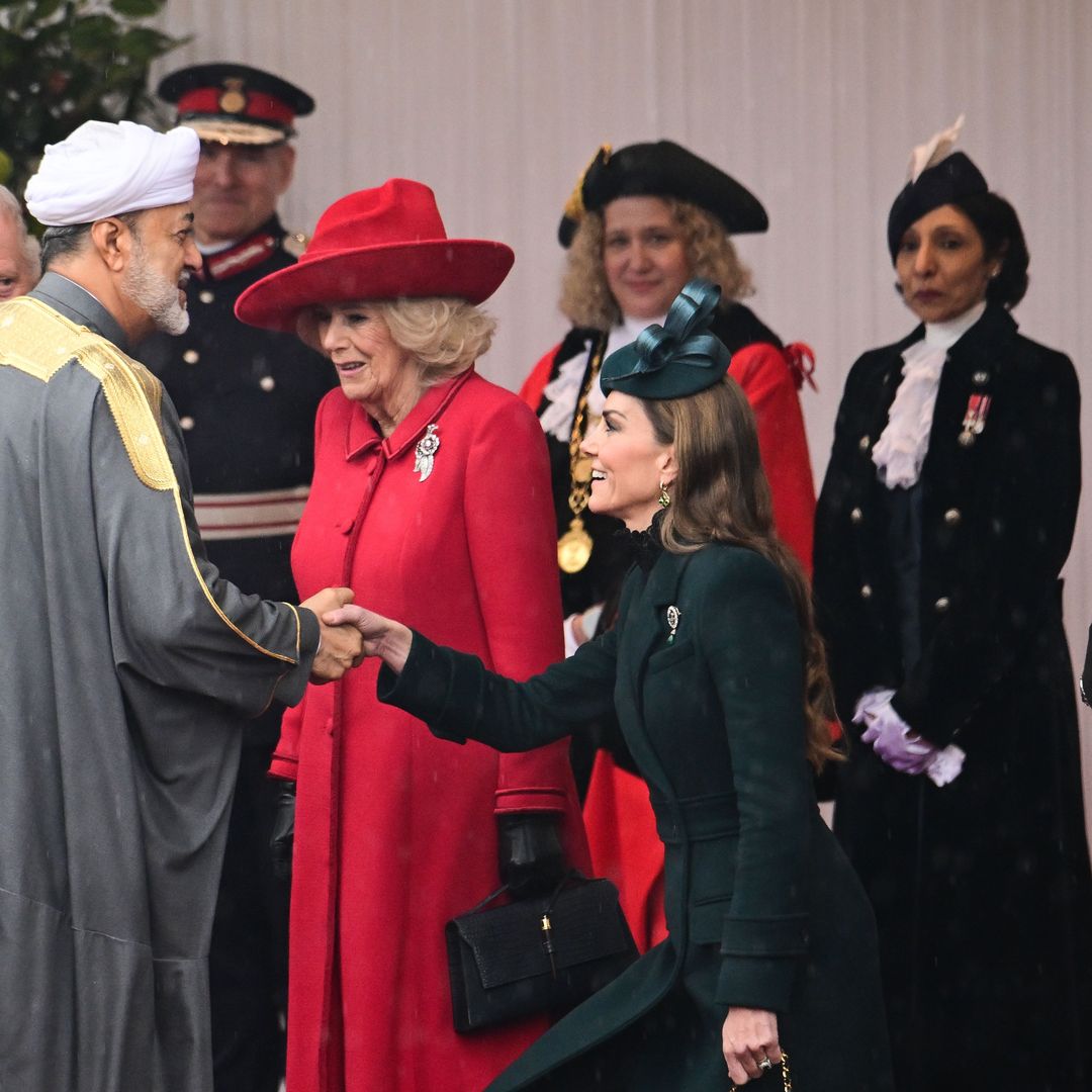 Kate Middleton y Camila recuperan el legado de Lady Di y la Reina Madre con dos históricos broches ante el sultán de Omán