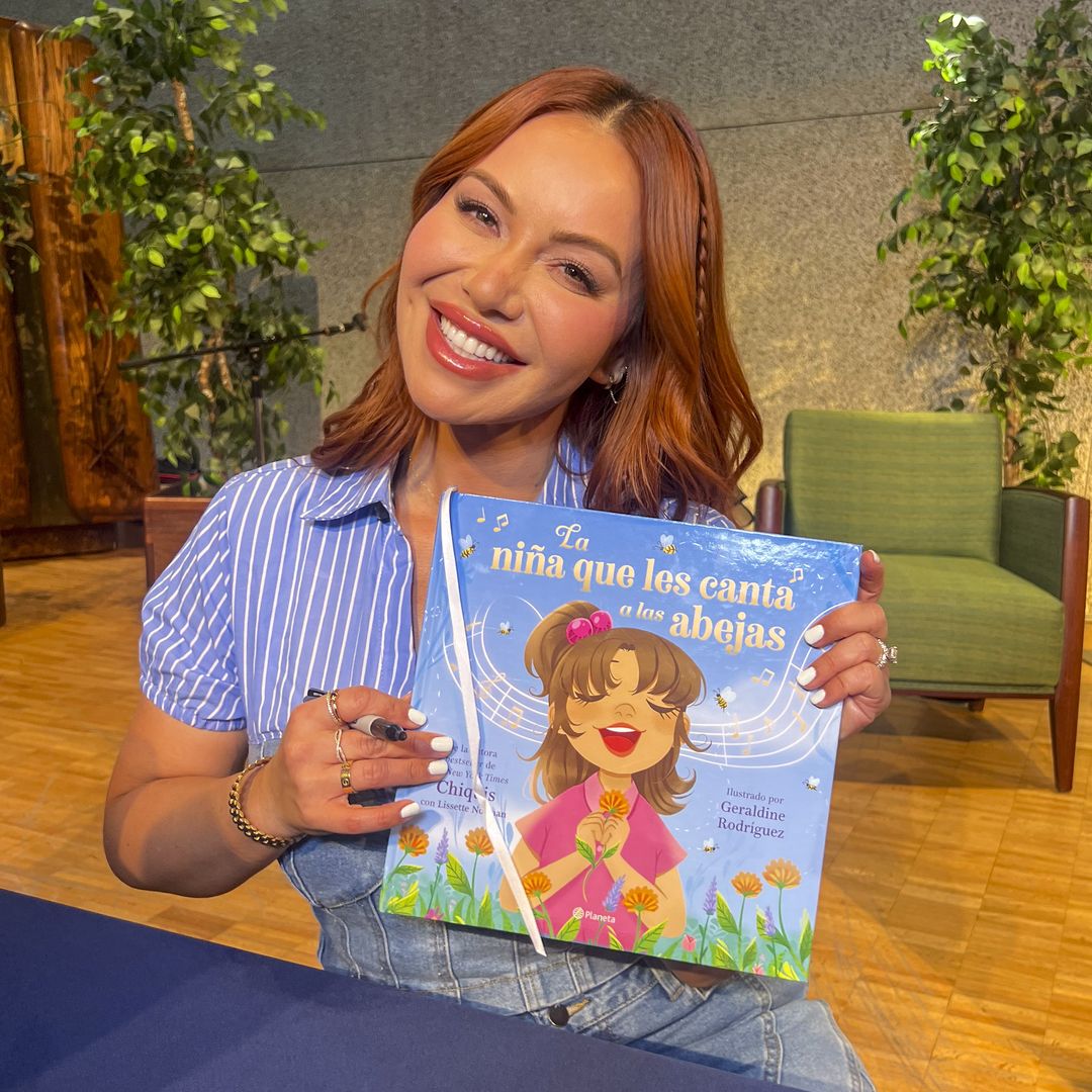 Chiquis debuta como autora infantil y recuerda a Jenni Rivera: 'Me siento más cerca de mi mamá con este libro'