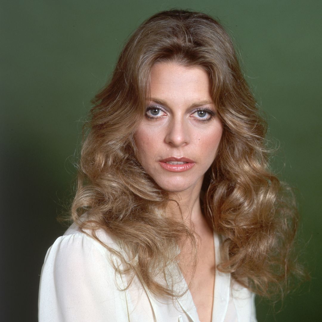 La estrella de La Mujer Biónica, Lindsay Wagner, no ha envejecido ni un día 50 años después de su icónico papel: mira cómo luce ahora