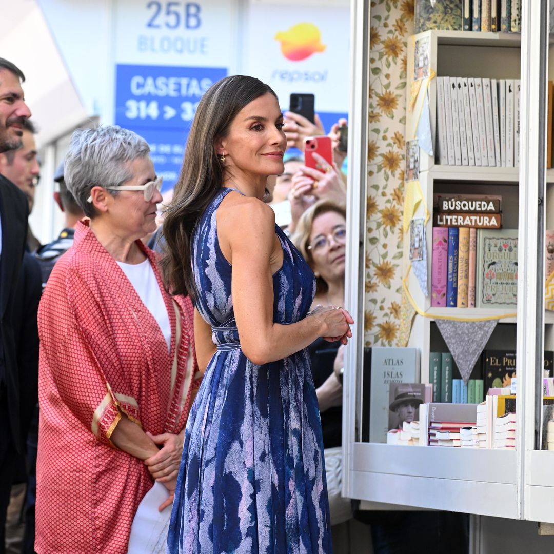 Los 5 libros que ha elegido la reina Letizia en la Feria del Libro de Madrid 2026