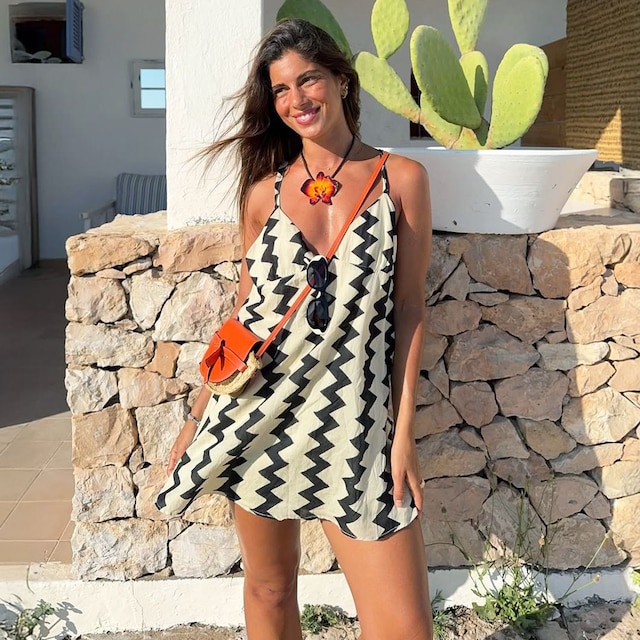 5 ocasiones en las que (por mucho calor que tengas) no deberías llevar un vestido de verano en agosto