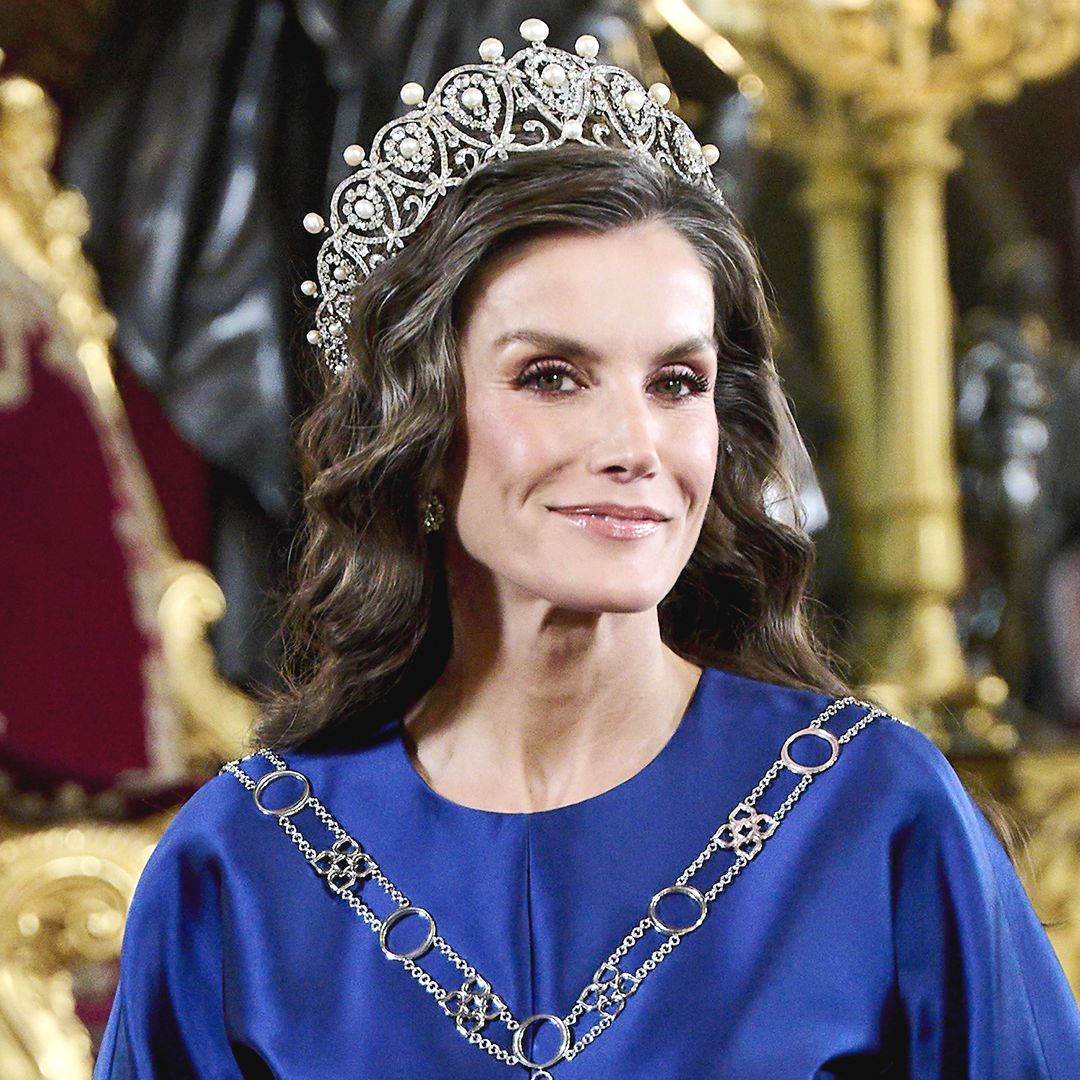 La reina Letizia impacta con su pelo rizado tras un año sin cambiar de look