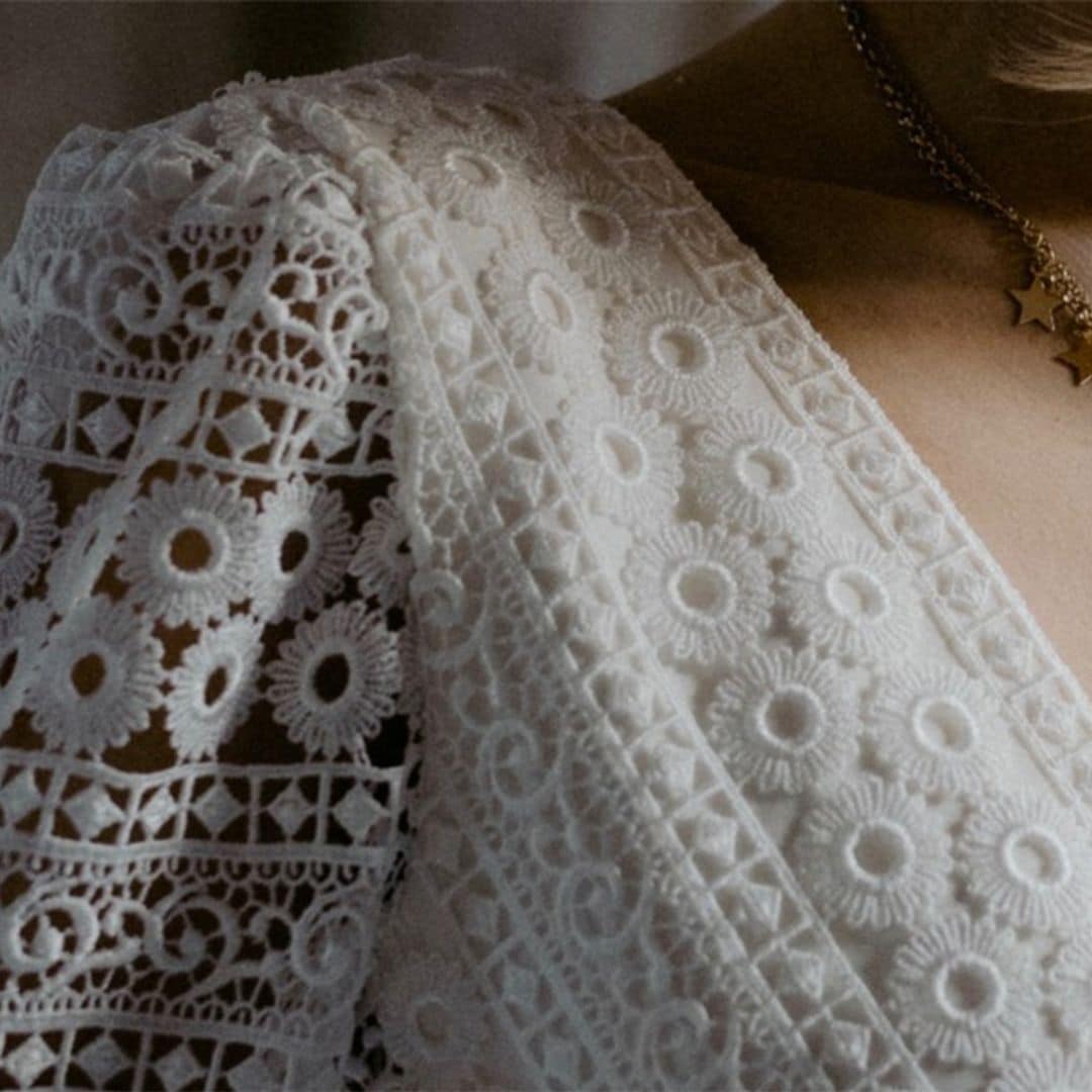 Collares y otras joyas ideales para novias que se casan con escote en 'V'
