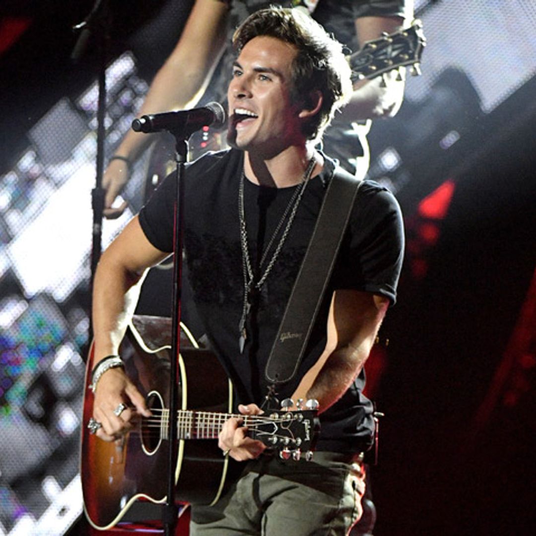 Andrés Ceballos, cantante de DVICIO, pide perdón por su error en los Grammy Latinos