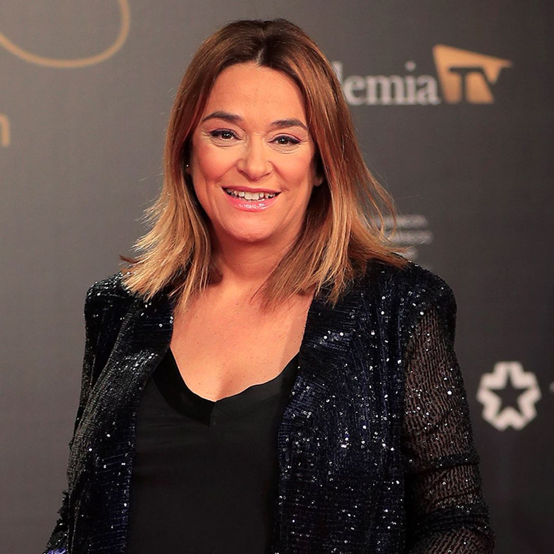 Toñi Moreno, al pie del cañón en su séptimo mes de embarazo, recibe el premio Iris