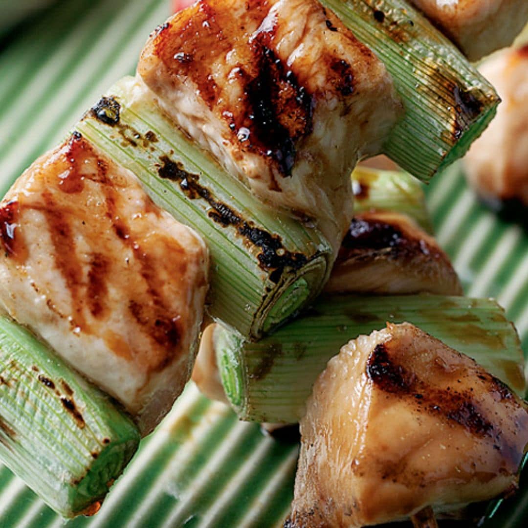 Brochetitas 'yakitori' de pollo y cebolleta