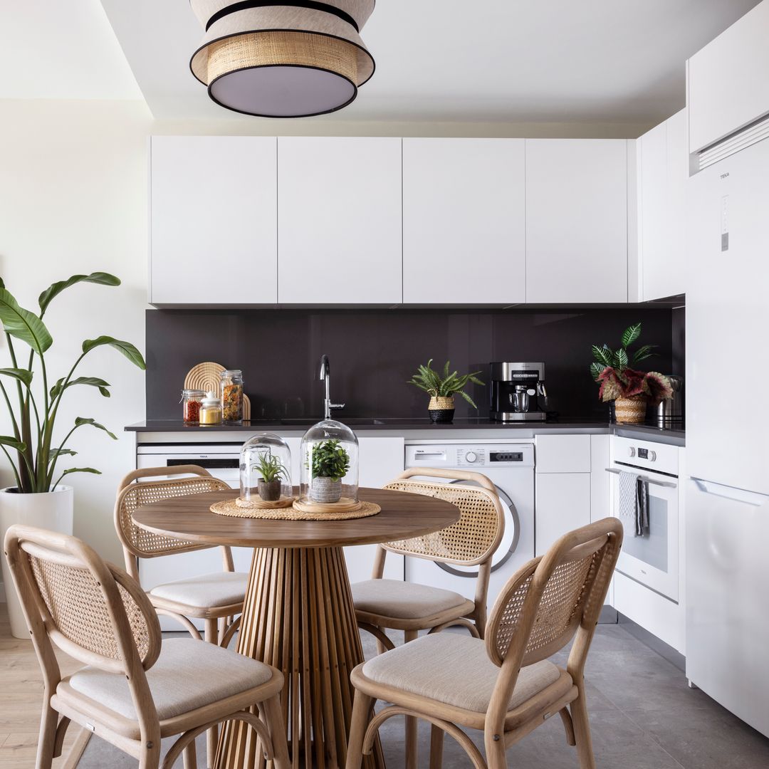10 trucos para transformar una cocina pequeña y ganar espacio: sin obras ni grandes gastos