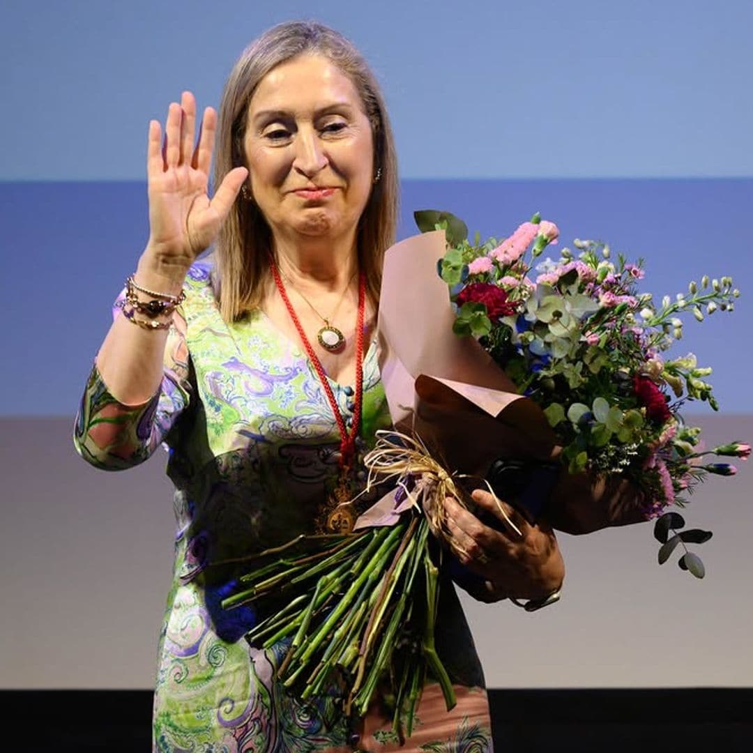 La exministra Ana Pastor salva la vida a un pasajero en pleno vuelo 