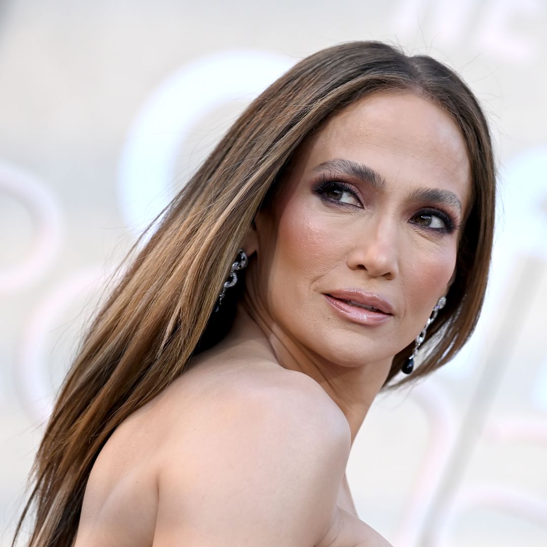 Las nuevas cejas de Jennifer Lopez y la técnica del laminado que más rejuvenece a partir de los 40