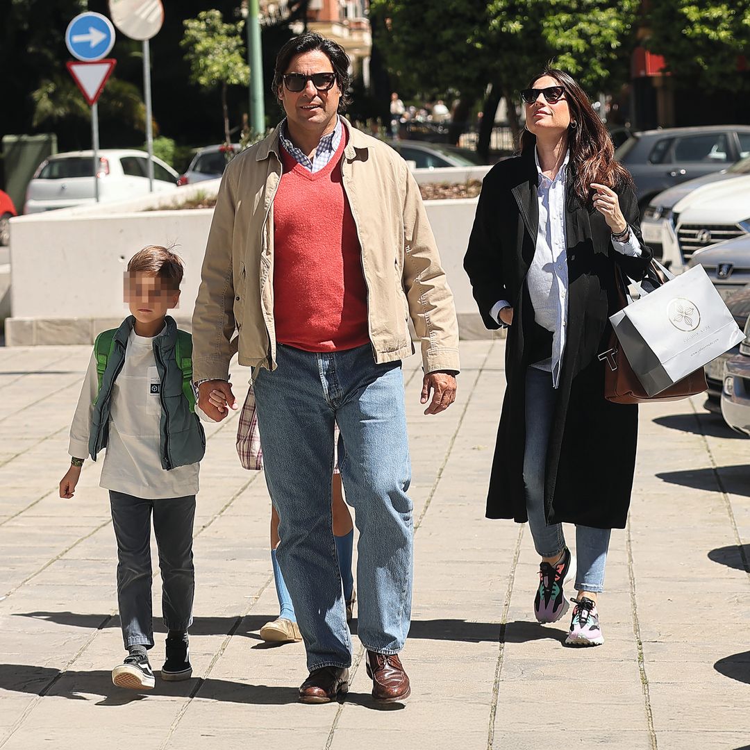 Lourdes Montes, paseando con Fran Rivera y su hijo