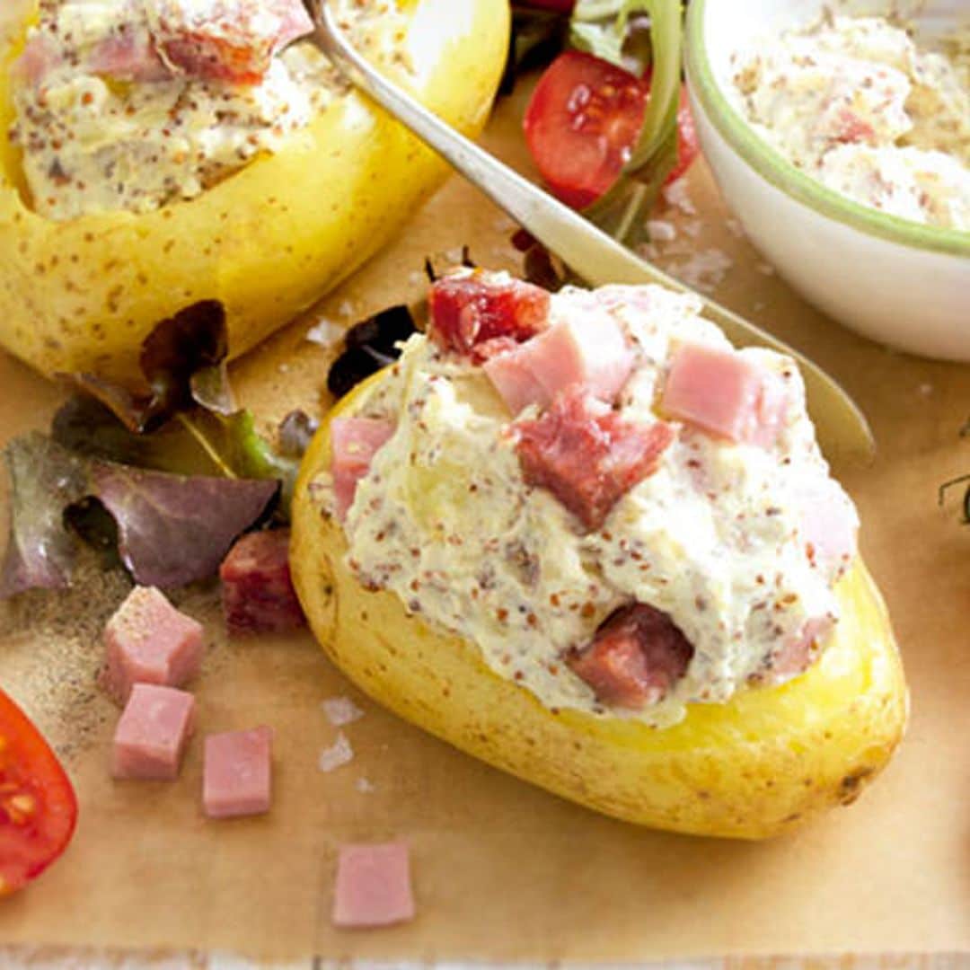 Patatas rellenas con salsa de miel y mostaza