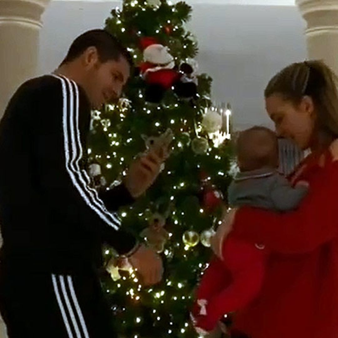 ¿Los adornos no se comen? Los hijos de Álvaro Morata y Alice ‘ayudan’ a poner el árbol de Navidad