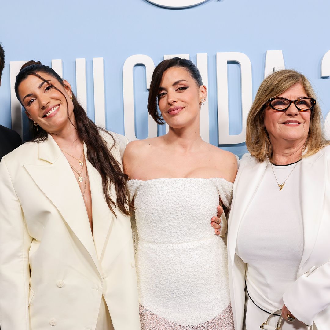 Foto a foto, Dulceida se rodea de familiares y amigos en el estreno de su documental