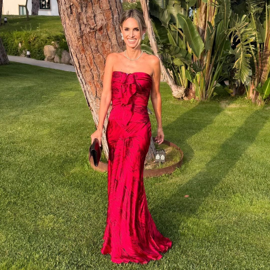 Andrea Pascual, impresionante en una fiesta en la Costa Brava con este vestido rojo de volantes artesanales