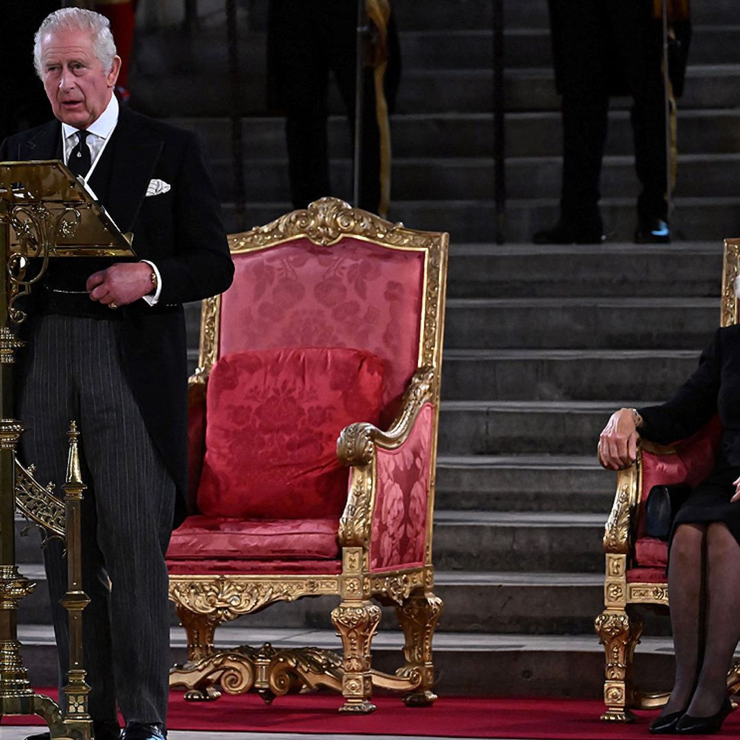 Carlos III se emociona al escuchar 'God Save The King' en su primera intervención como Rey en el Parlamento